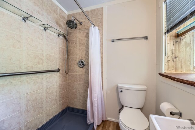 540 Ithaca Dr, Boulder, CO 80305 - bathroom featuring a tile shower and wood finished floors