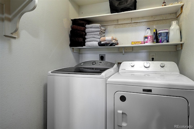 199 Elk Horn Ct, Bailey, CO 80421 - laundry room with washer and clothes dryer