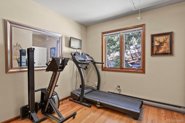 exercise area with light hardwood / wood-style flooring