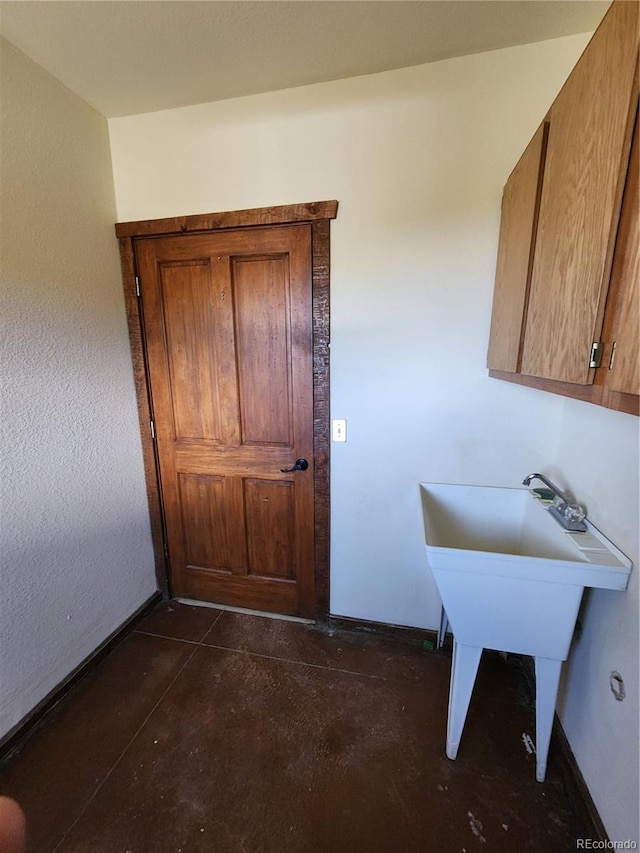 laundry room with sink and cabinets