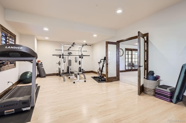 workout area featuring recessed lighting, light wood finished floors, and baseboards