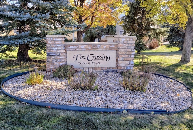 view of community / neighborhood sign