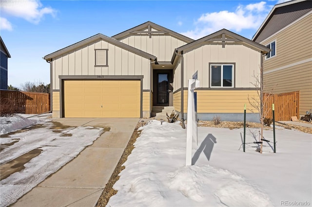 view of front facade featuring a garage