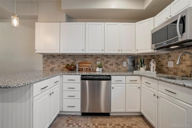 15580 Rigge Ct, Elbert, CO 80106 - kitchen featuring stainless steel appliances, a sink, white cabinetry, and tasteful backsplash