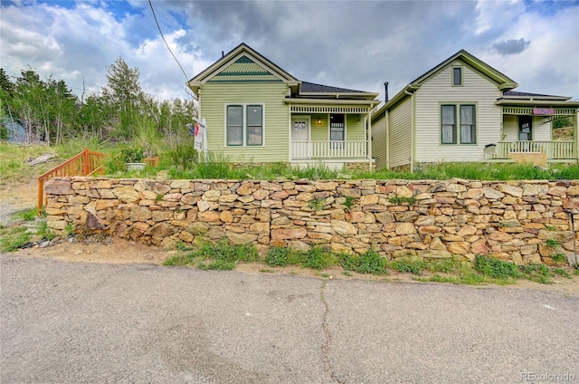 view of front of property with covered porch