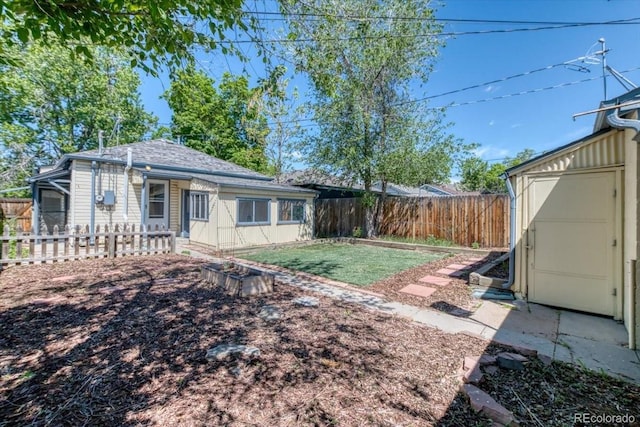 2684 S Logan St, Denver, CO 80210 - view of yard featuring an outdoor structure