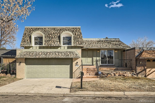 view of front facade featuring a garage