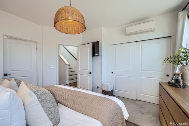 bedroom with light carpet, a wall mounted AC, and a closet