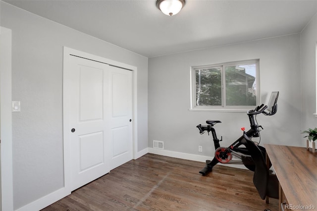 exercise area with hardwood / wood-style flooring