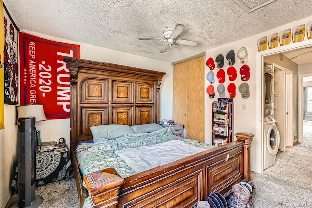 bedroom featuring stacked washer / drying machine, carpet, ceiling fan, and a textured ceiling