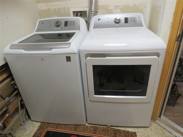 laundry area featuring washer and clothes dryer