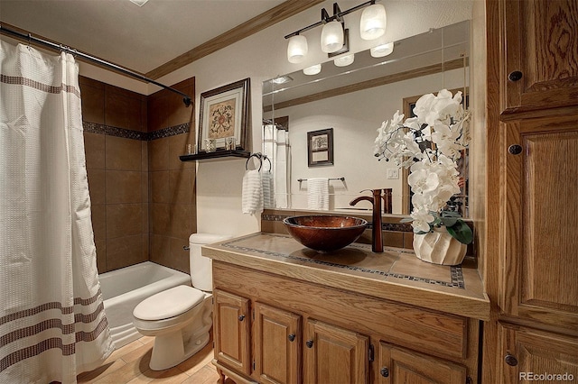 full bathroom with shower / bathtub combination with curtain, vanity, ornamental molding, and toilet