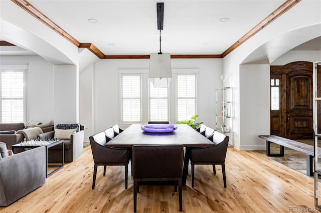 dining area featuring a wealth of natural light, light hardwood / wood-style flooring, and crown molding