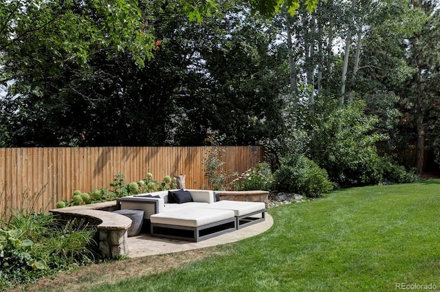 view of yard with an outdoor hangout area