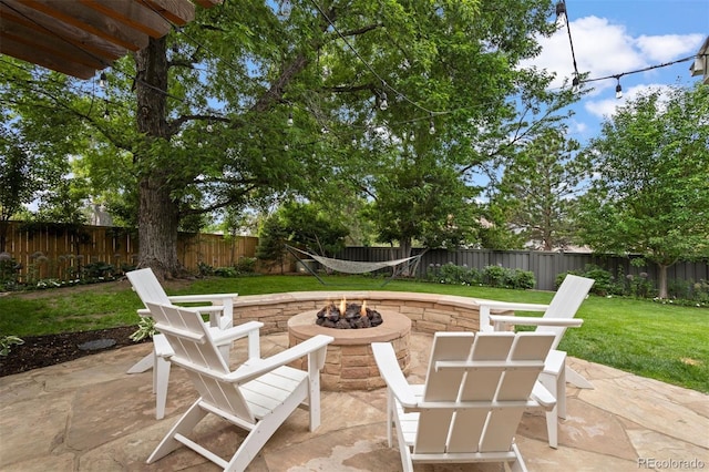 view of patio featuring an outdoor fire pit