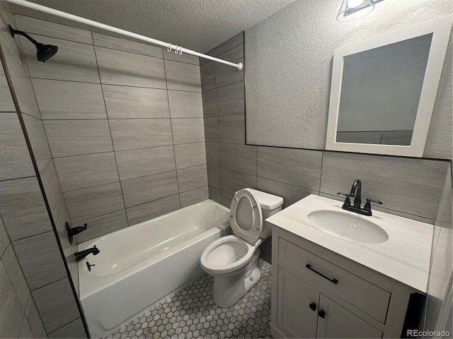 1285 Colorado Blvd Unit 3, Denver, CO 80206 - full bath with  shower combination, vanity, a textured ceiling, tile walls, and a textured wall