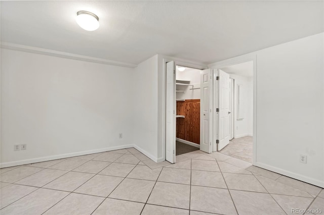 empty room featuring light tile patterned floors