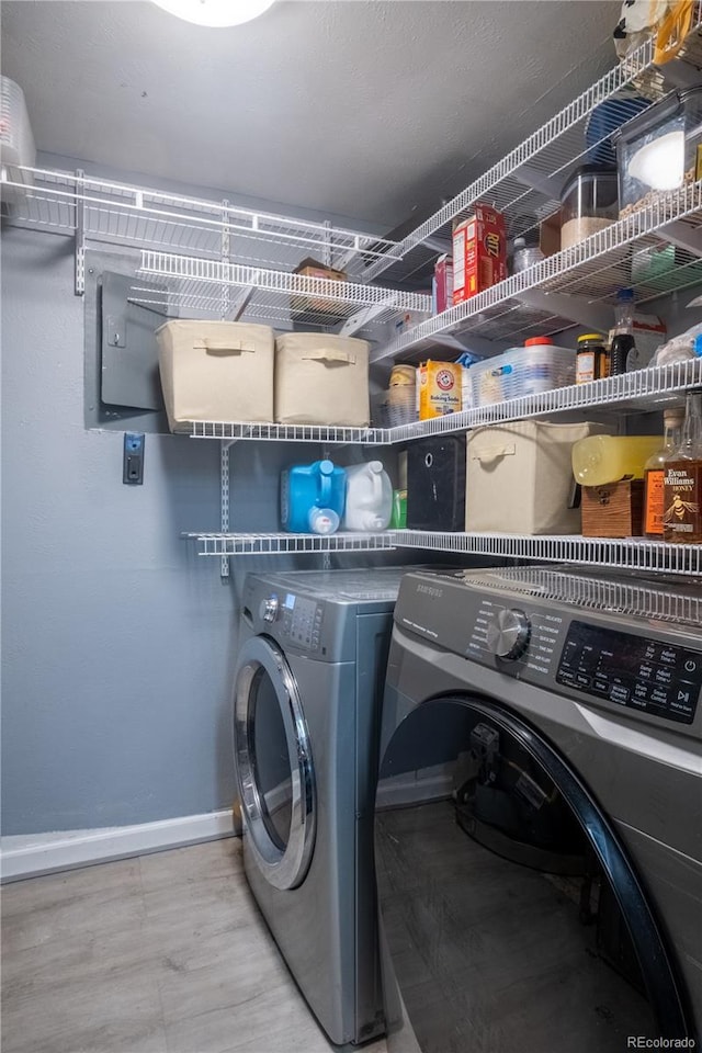 2557 S Dover St Unit 85, Lakewood, CO 80227 - laundry area featuring washer and clothes dryer and baseboards