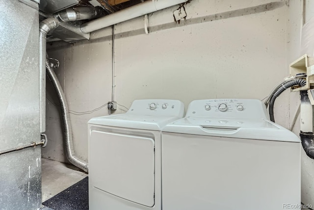 laundry room with independent washer and dryer