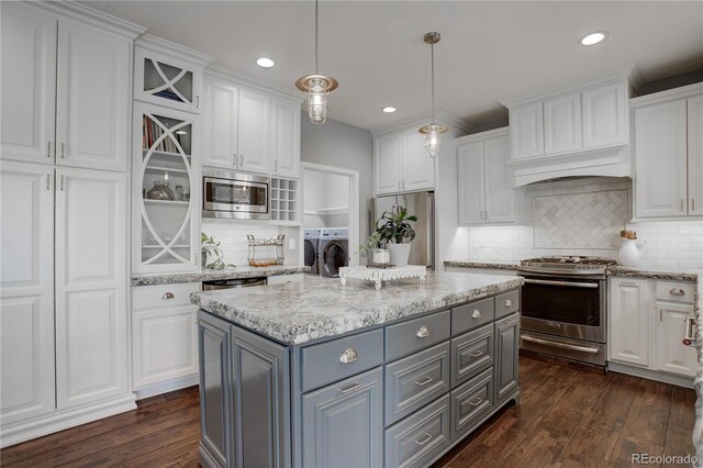 kitchen featuring gray cabinets, stainless steel appliances, white cabinetry, and washer and clothes dryer