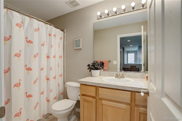 full bathroom with toilet, a shower with curtain, visible vents, and vanity