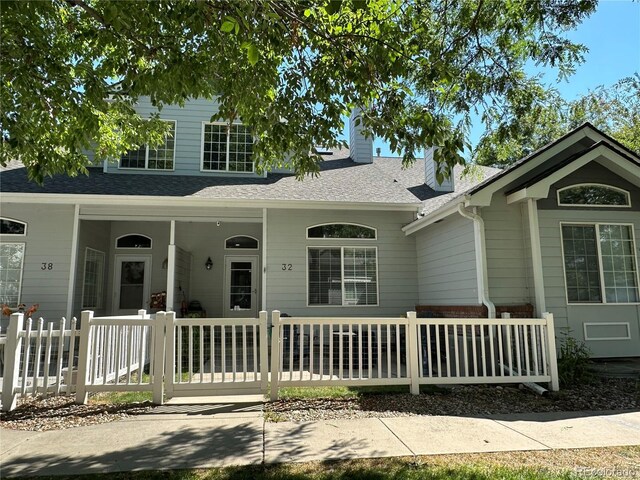 view of front of property featuring a porch