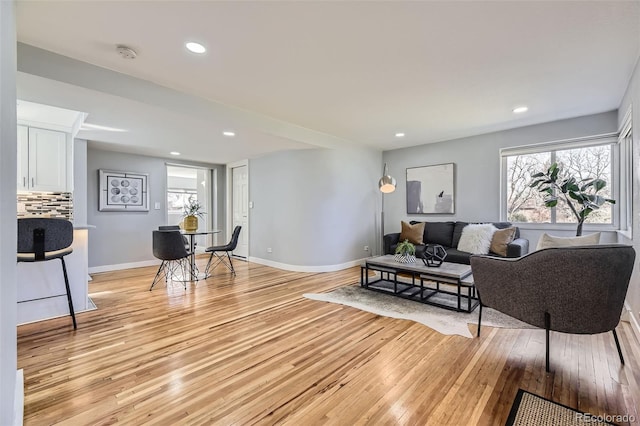 living area featuring recessed lighting, light wood-style flooring, and baseboards