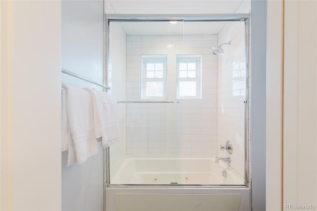 bathroom with tiled shower / bath