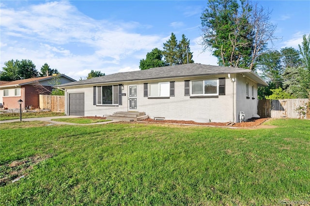 single story home with a front lawn