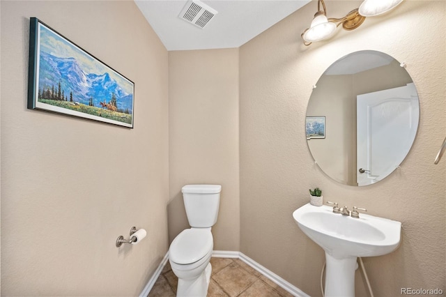 6987 Esperanza Dr, Castle Pines, CO 80108 - half bath featuring toilet, tile patterned floors, baseboards, and a sink