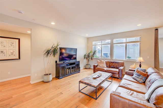 living area featuring light wood-style flooring, baseboards, and recessed lighting