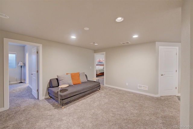 living room with baseboards, visible vents, carpet flooring, and recessed lighting