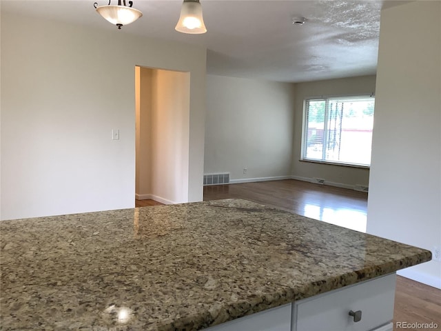 1152 S Eaton St, Lakewood, CO 80232 - empty room featuring wood finished floors, a smoke detector, and baseboards