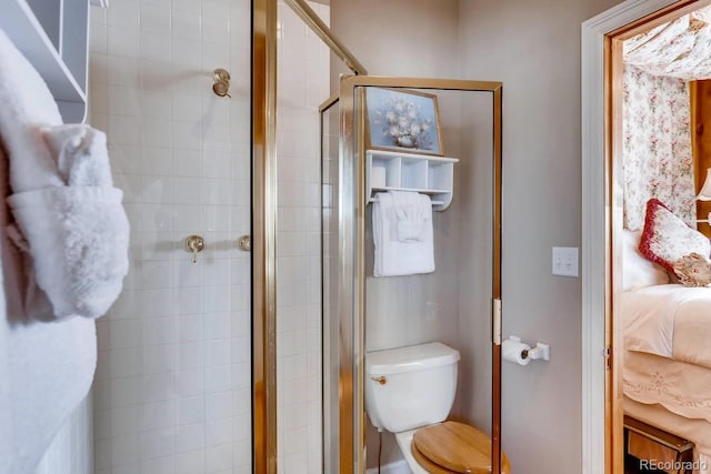 ensuite bathroom featuring toilet, a stall shower, and ensuite bathroom