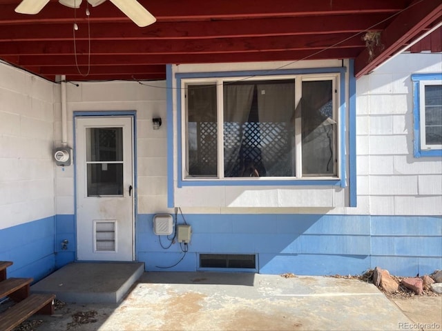 property entrance with ceiling fan and visible vents