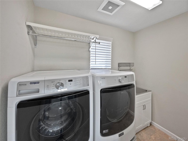 laundry area featuring visible vents, independent washer and dryer, baseboards, and cabinet space