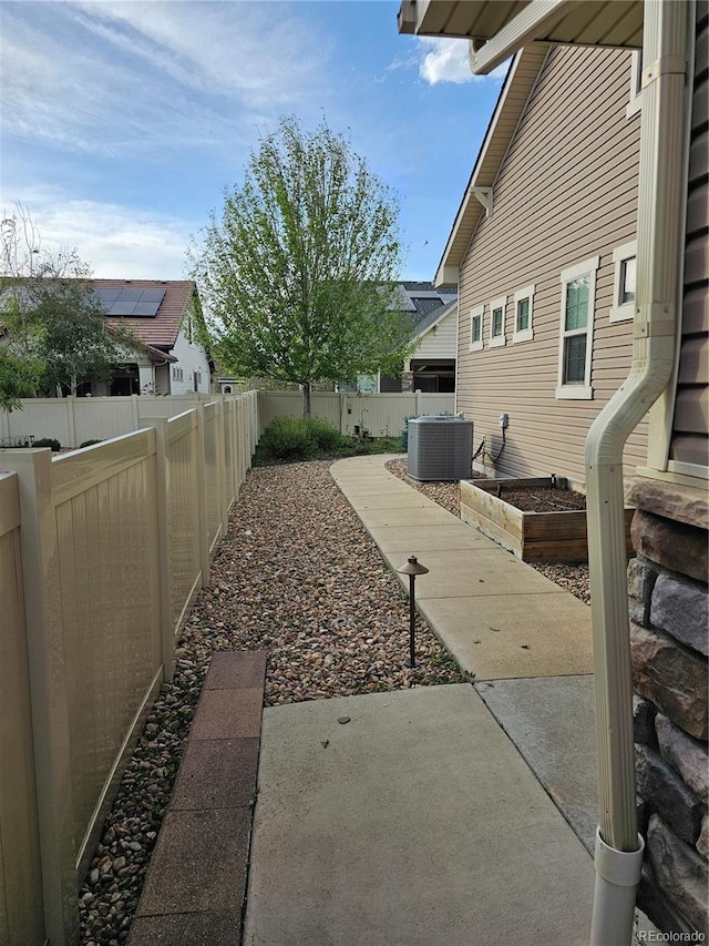 view of yard featuring cooling unit