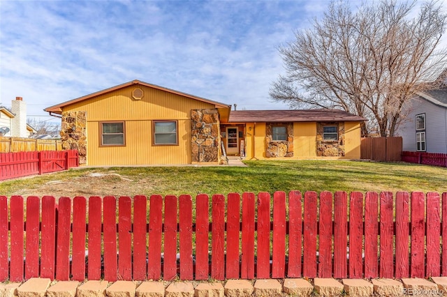 ranch-style home with a front lawn