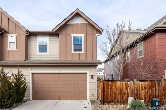 view of front facade featuring a garage