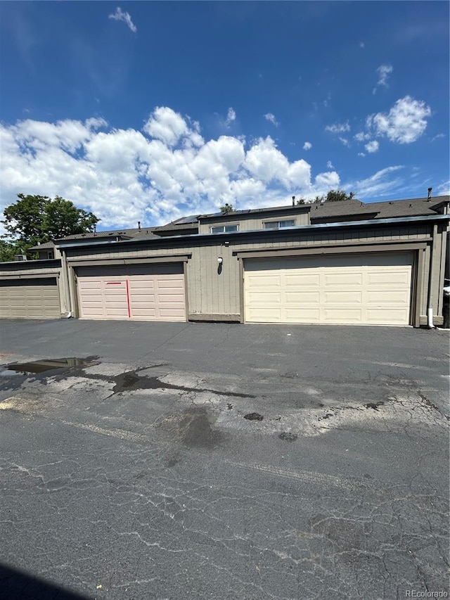 3548 S Hillcrest Dr Unit 2, Denver, CO 80237 - view of garage
