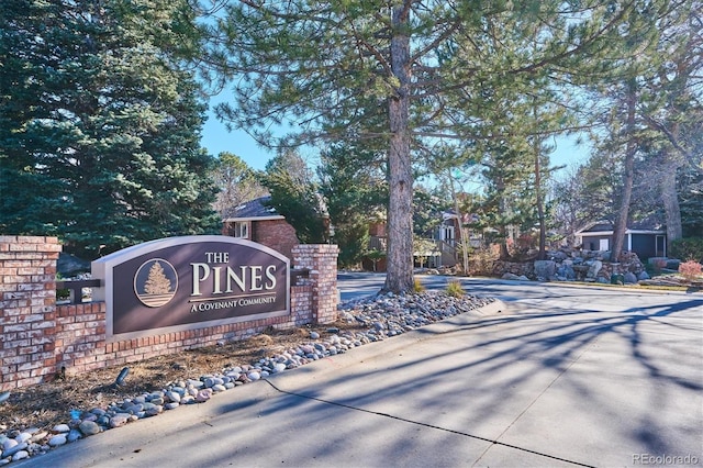 view of community / neighborhood sign