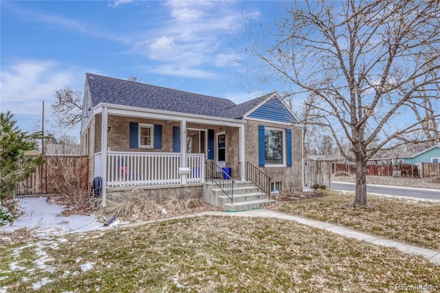 view of front of home featuring covered porch and a front lawn