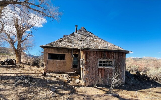 view of outbuilding with an outbuilding