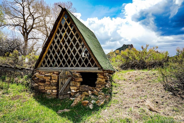 view of outdoor structure