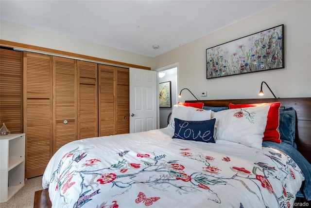 bedroom featuring carpet floors and a closet