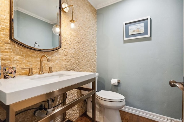 5340 S Logan Dr, Greenwood Village, CO 80121 - bathroom with wood finished floors, crown molding, toilet, tasteful backsplash, and baseboards
