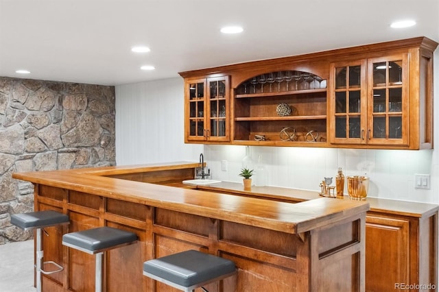 5340 S Logan Dr, Greenwood Village, CO 80121 - indoor wet bar with recessed lighting