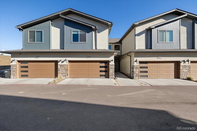 view of front of house featuring a garage