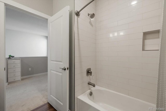 bathroom featuring tiled shower / bath combo