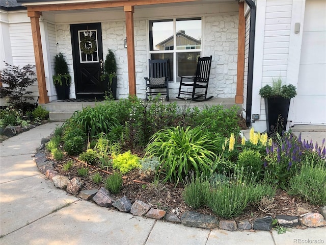 property entrance with covered porch